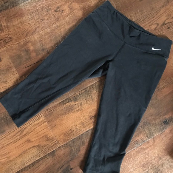 Nike Pants - Nike cropped leg dry fit leggings